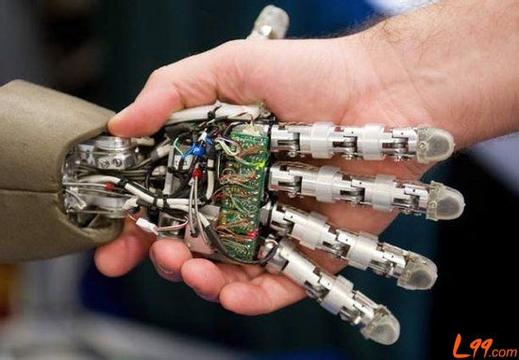 科学家挑战技术难题：让机器人获得真实触觉