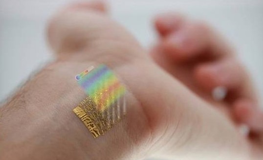 测体温的电子纹身问世 精准度堪比25万设备