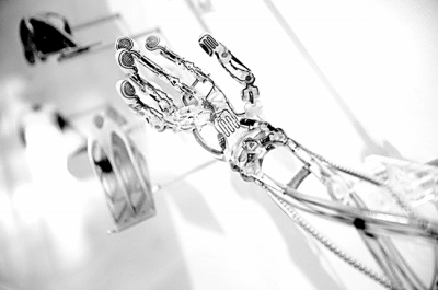 英国诺丁汉大学：3D打印机造出“终结者机械手臂”