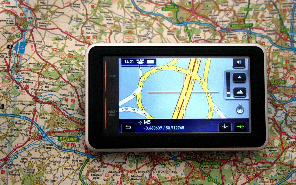 未来的导航仪（GPS） 开车如同玩赛车游戏
