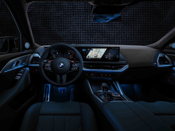 以创新加速BMW M电动化转型，持续引领高性能细分市场