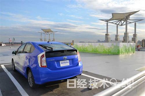 爱信开发并演示自动刹车及自动泊车技术