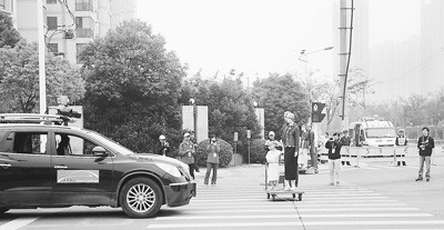 前方路障还很多 未来可实现无人驾驶
