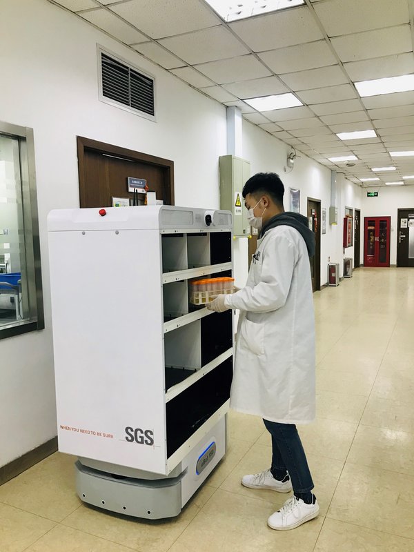 SGS推出实验室自动物流系统机器人